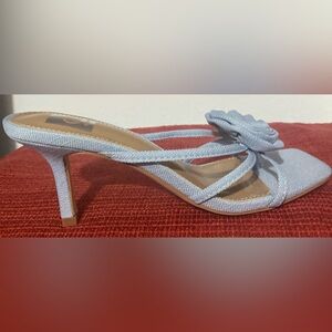 NWT.. DOLCE VITA WOMENS BABY BLUE FLOWER KNOT DETAILED HEELED MULES
